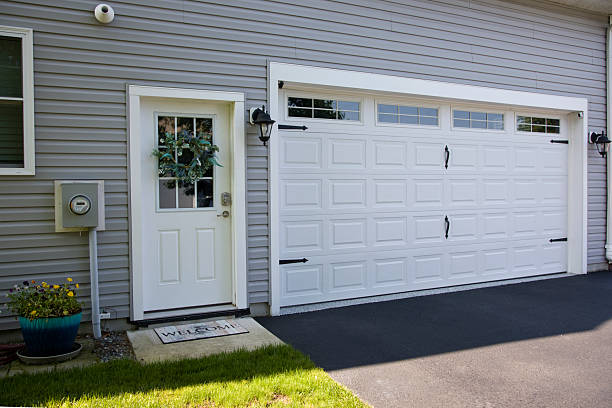 24/7 Emergency Garage Door Panel Replacement experts in New Albany, MS